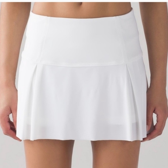 lululemon athletica Dresses & Skirts - Lululemon 6 lost in pace white tennis skirt skort stretchy waist shorts pleated